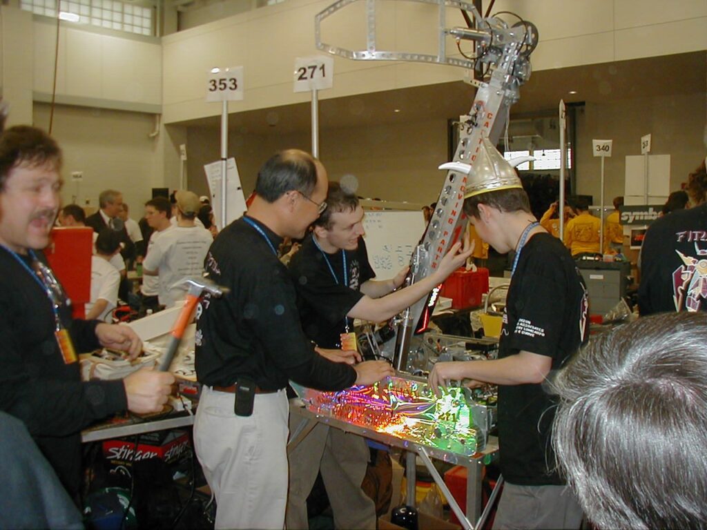 Sully Chen with students in the pit, 2001